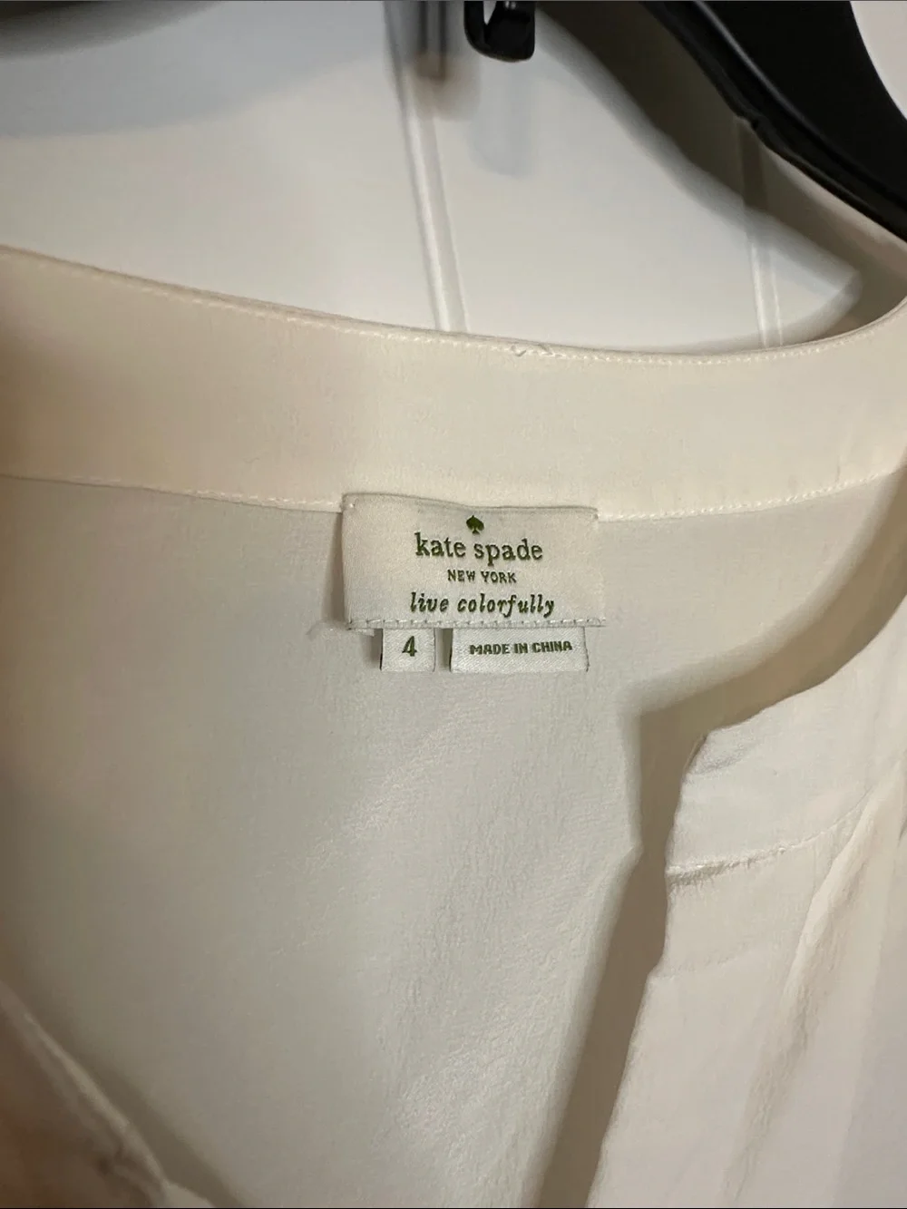 kate spade 100% silk Cream V-Notch Pleated Sleeveless Top unlined
